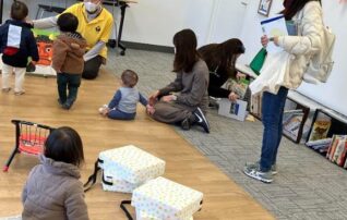 第1・第3水曜日 ここにもライブラリー ～図書館の本がやってきます～　