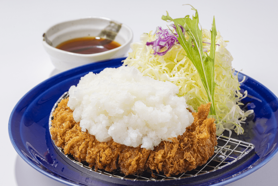 揚げたてのとんかつに大根おろしをたっぷり