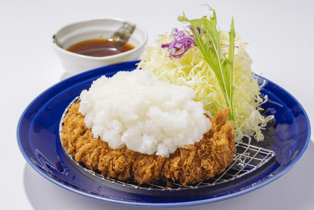 揚げたてのとんかつに大根おろしをたっぷり