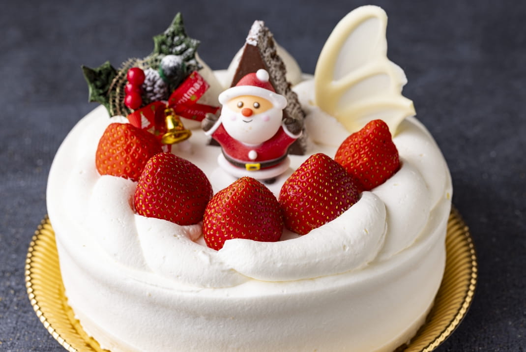 たっぷりイチゴと純白生クリームの王道ケーキ