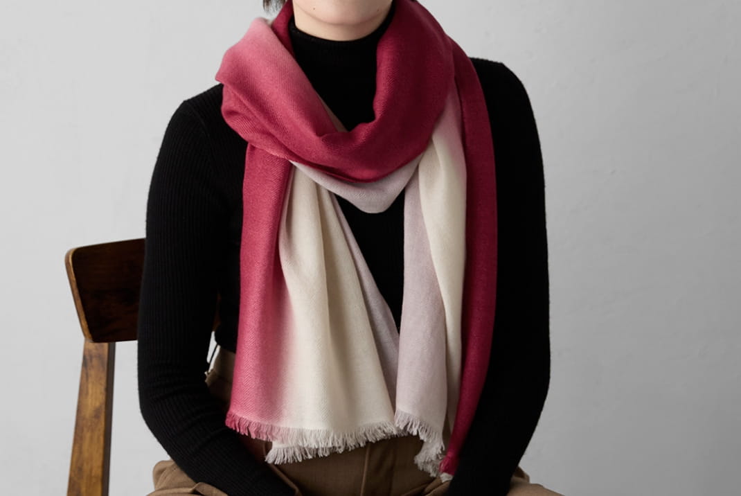 境目のないグラデーションの美しいストール