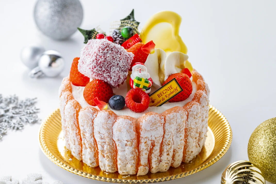 ピンクが可愛い、バラ香るケーキ